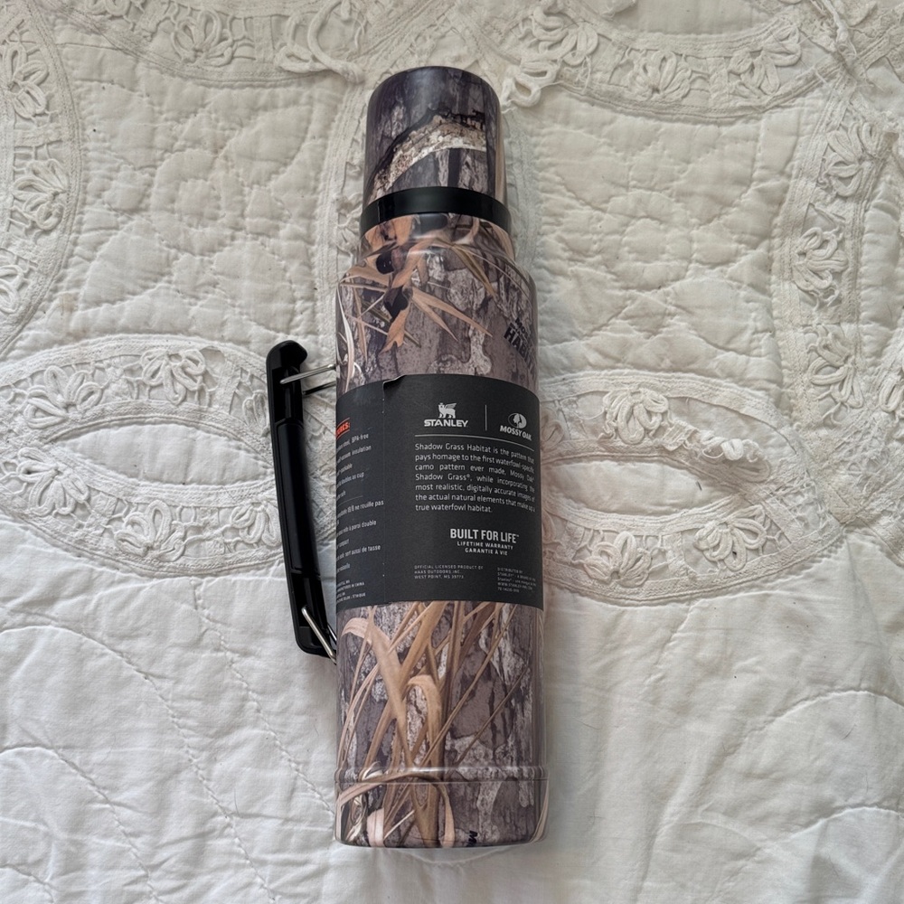 Stanley Camouflage Classic Bottle - Brown & Black - Picture 2 of 5